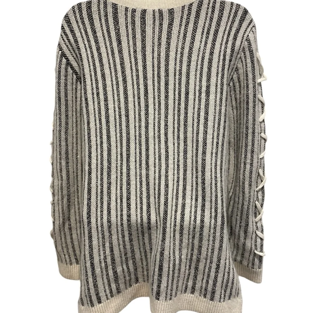 ROCK & REPUBLIC Women’s Striped Long Sleeve Sweater Size Medium - Picture 9 of 15